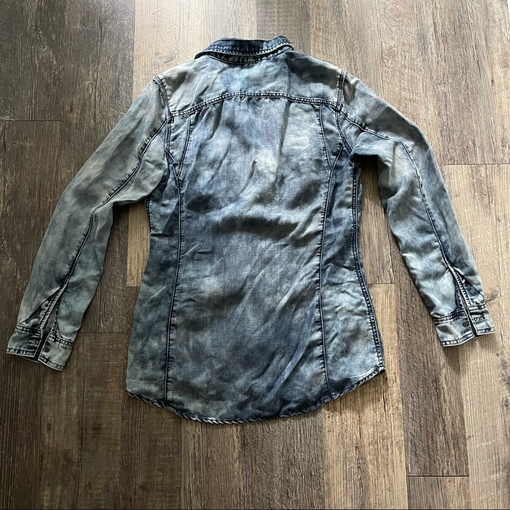 Blank NYC | Acid Wash Chambray Button Up - Picture 5 of 5